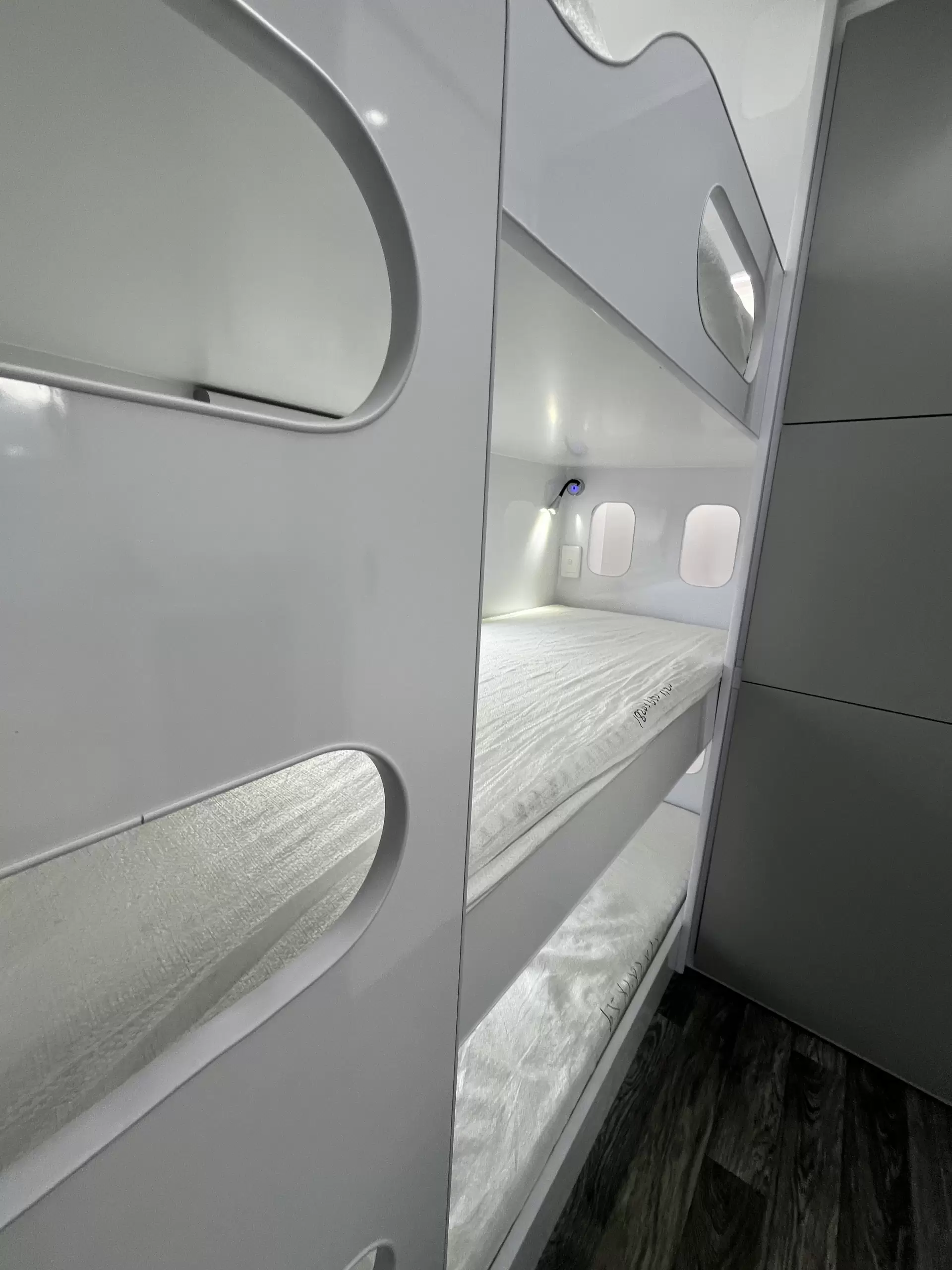 SRT-22F