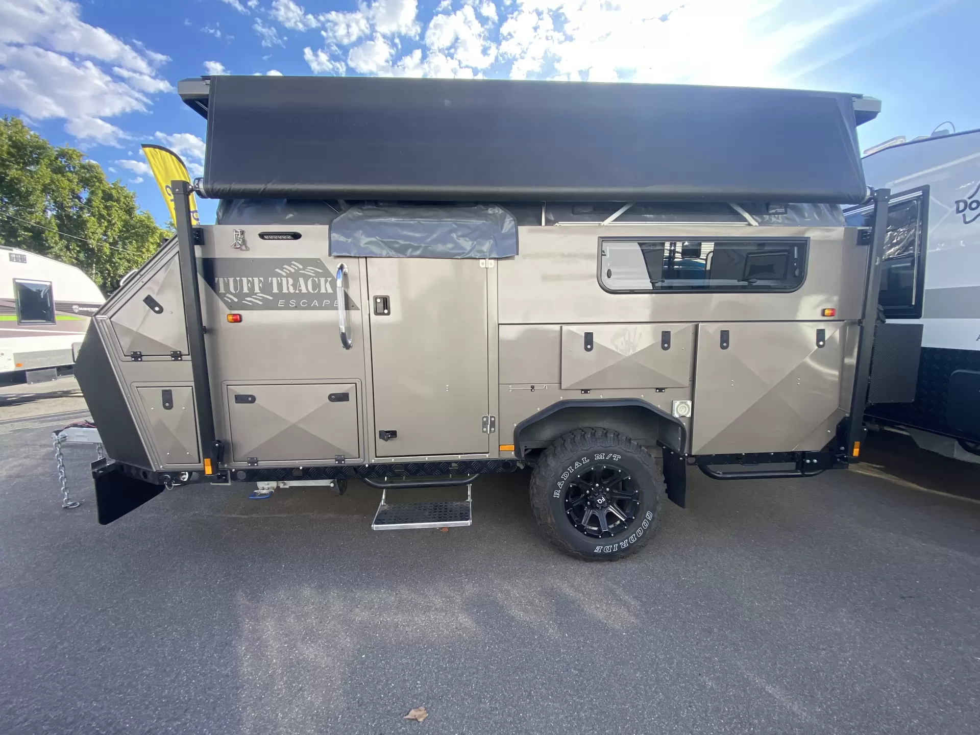 Far Horizon Tuff Track Escape