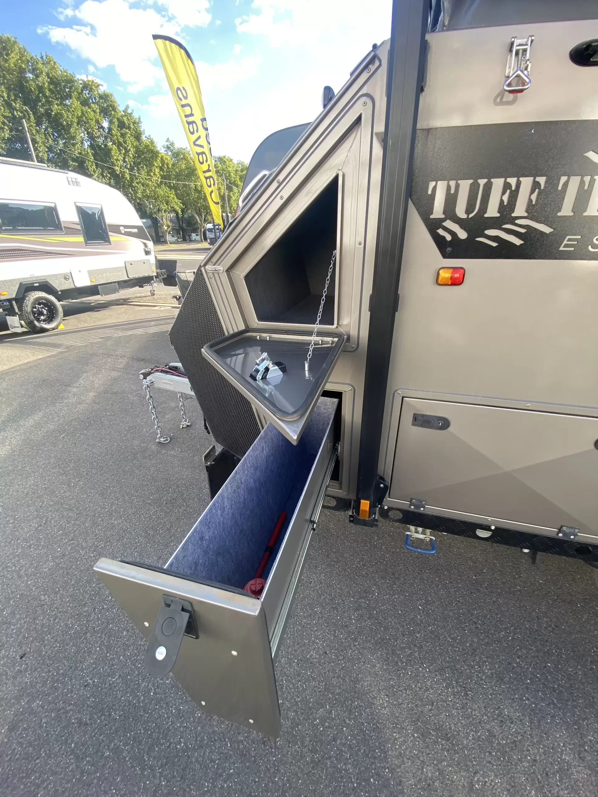 Far Horizon Tuff Track Escape