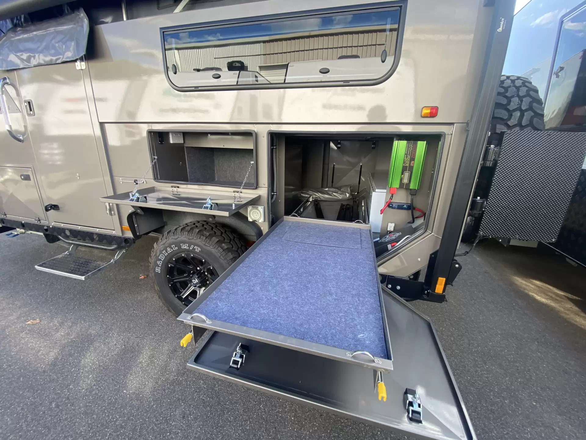 Far Horizon Tuff Track Escape