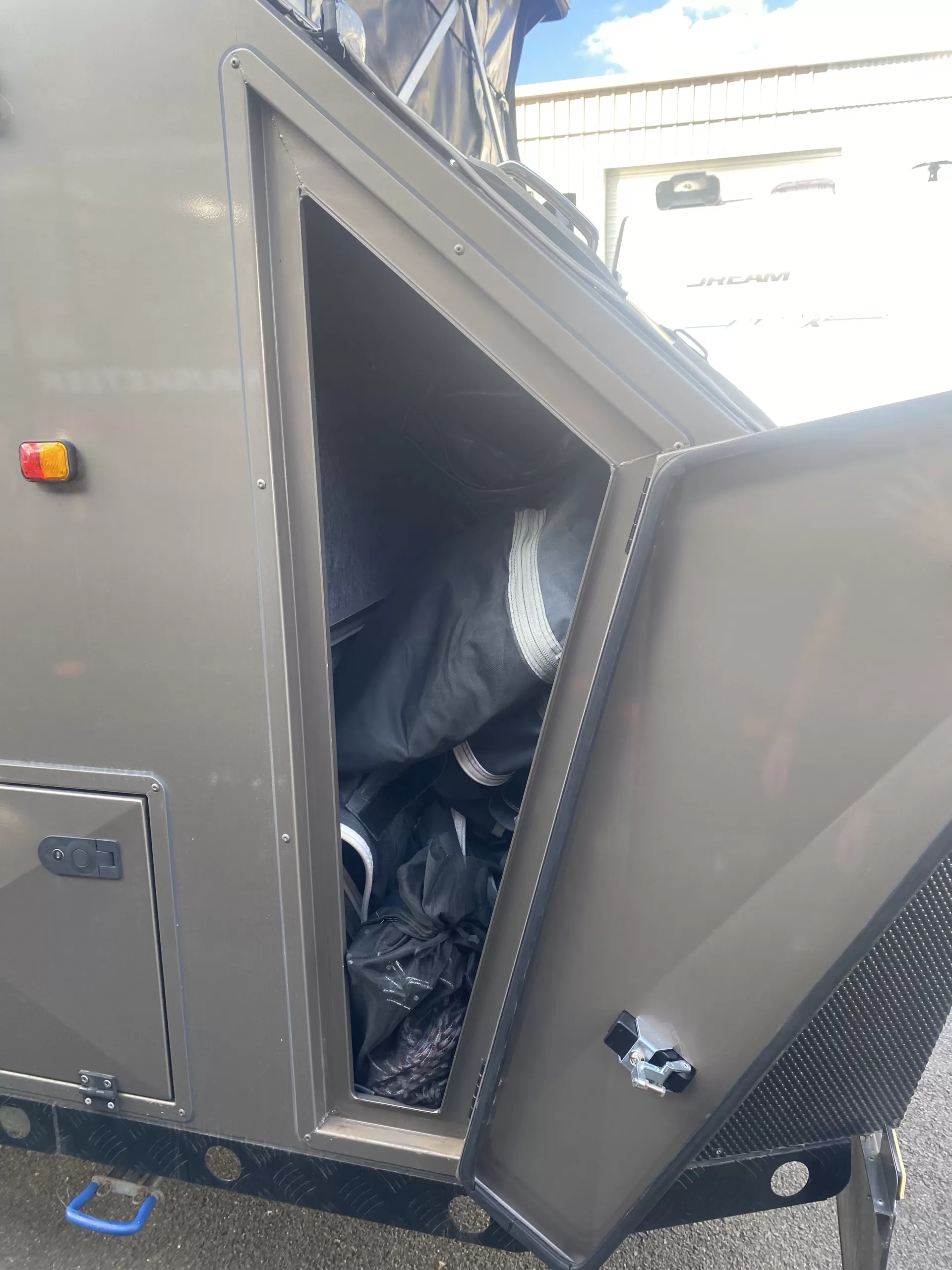 Far Horizon Tuff Track Escape