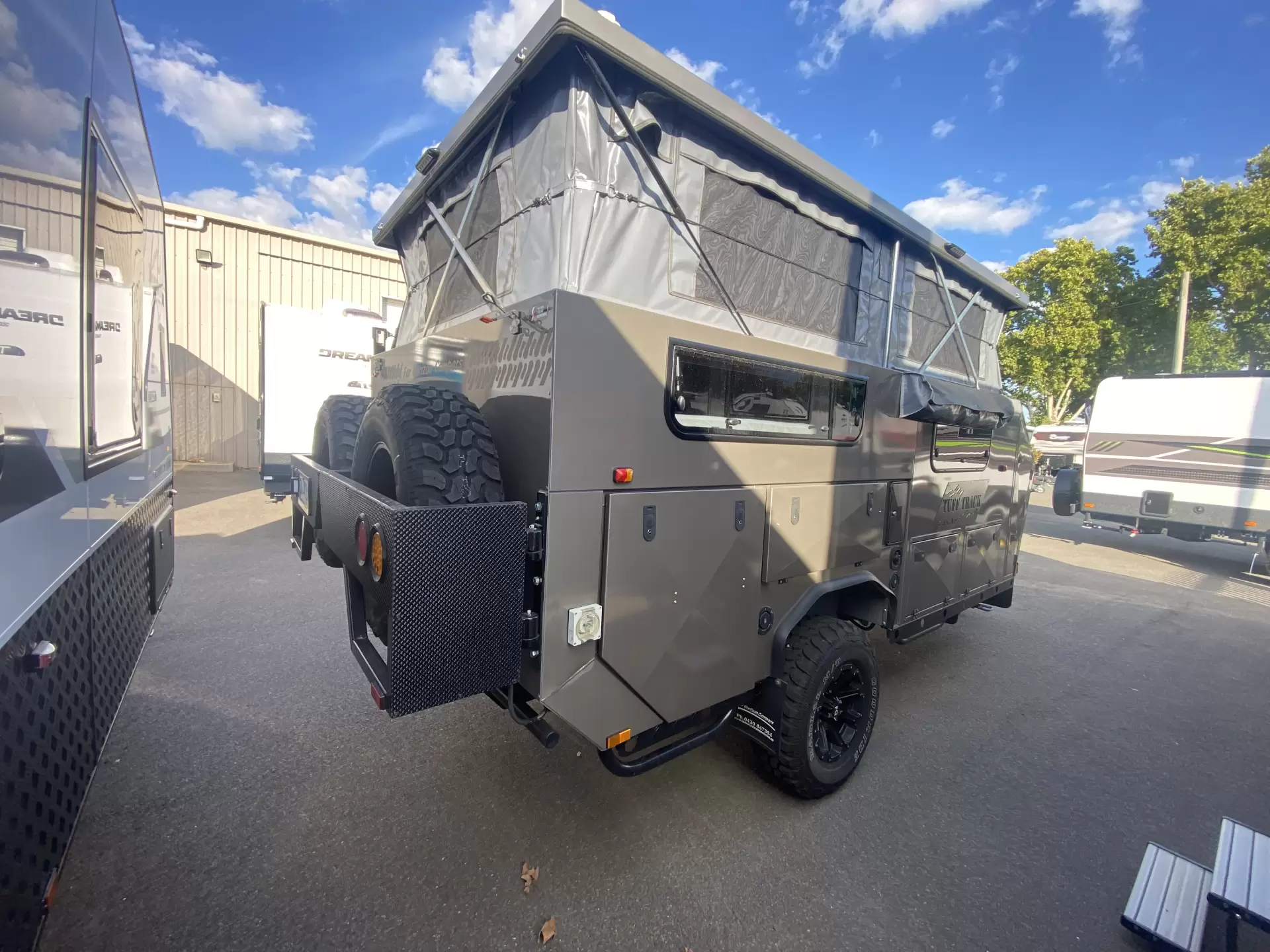 Far Horizon Tuff Track Escape