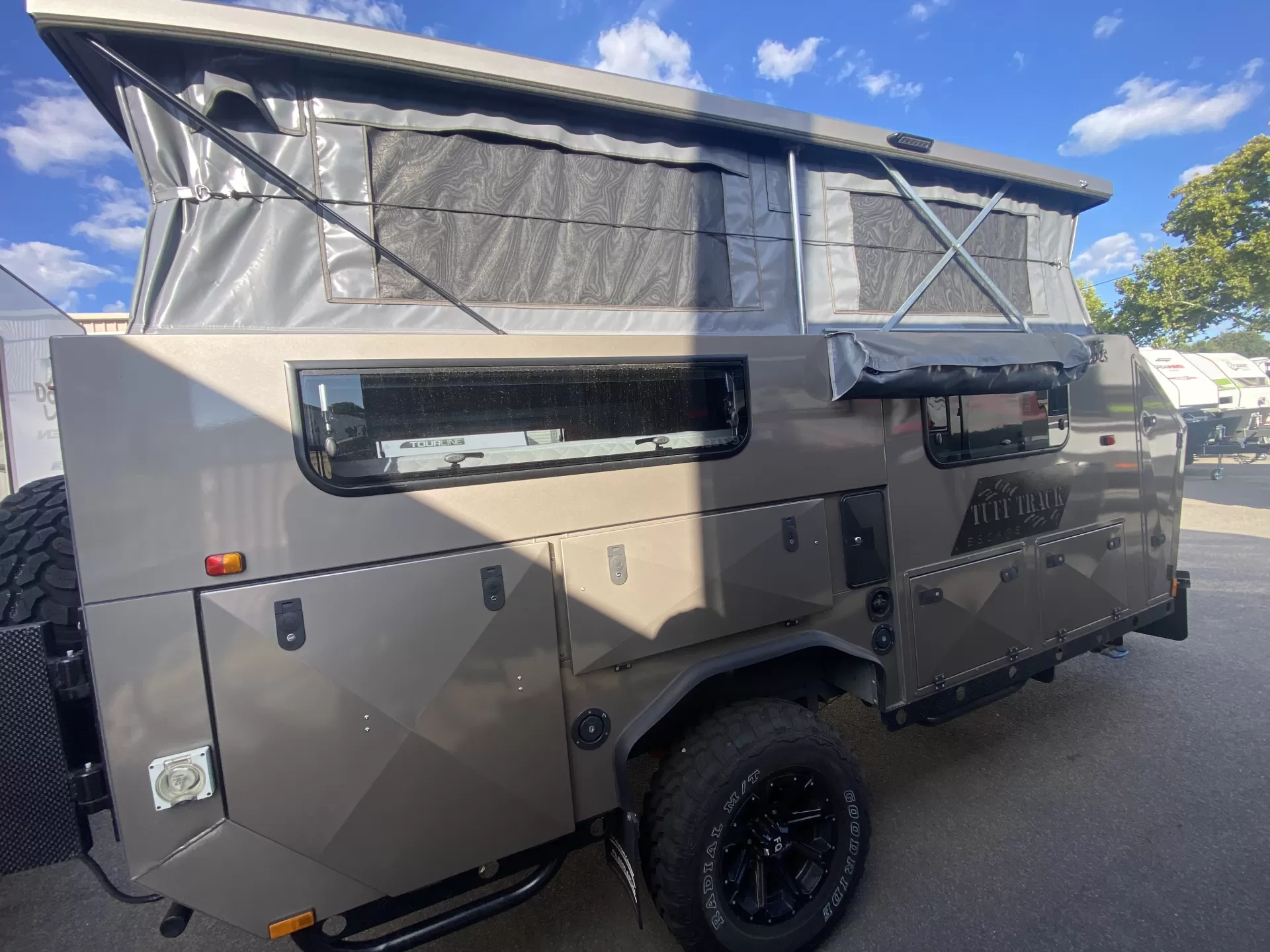 Far Horizon Tuff Track Escape