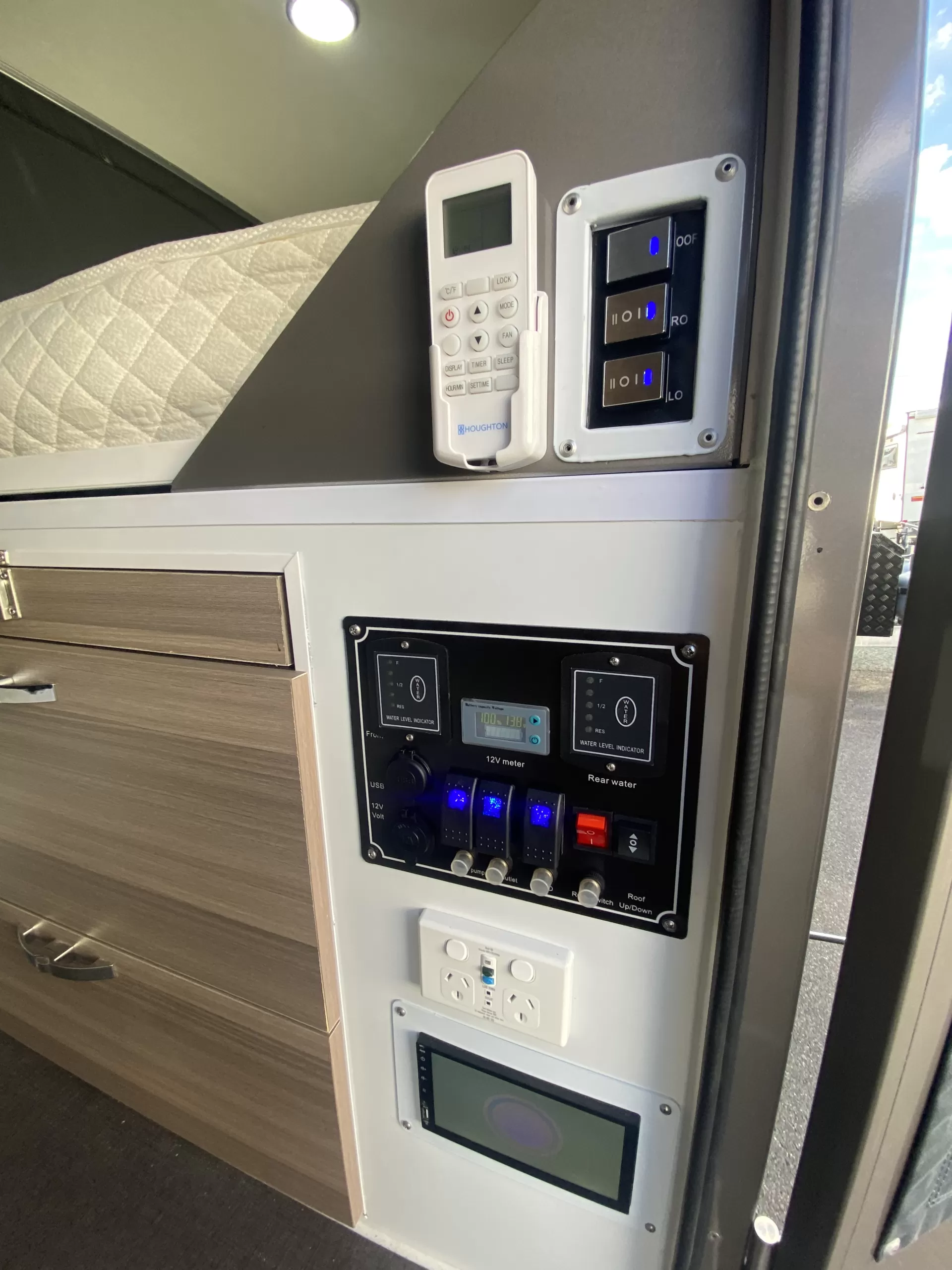 Far Horizon Tuff Track Escape