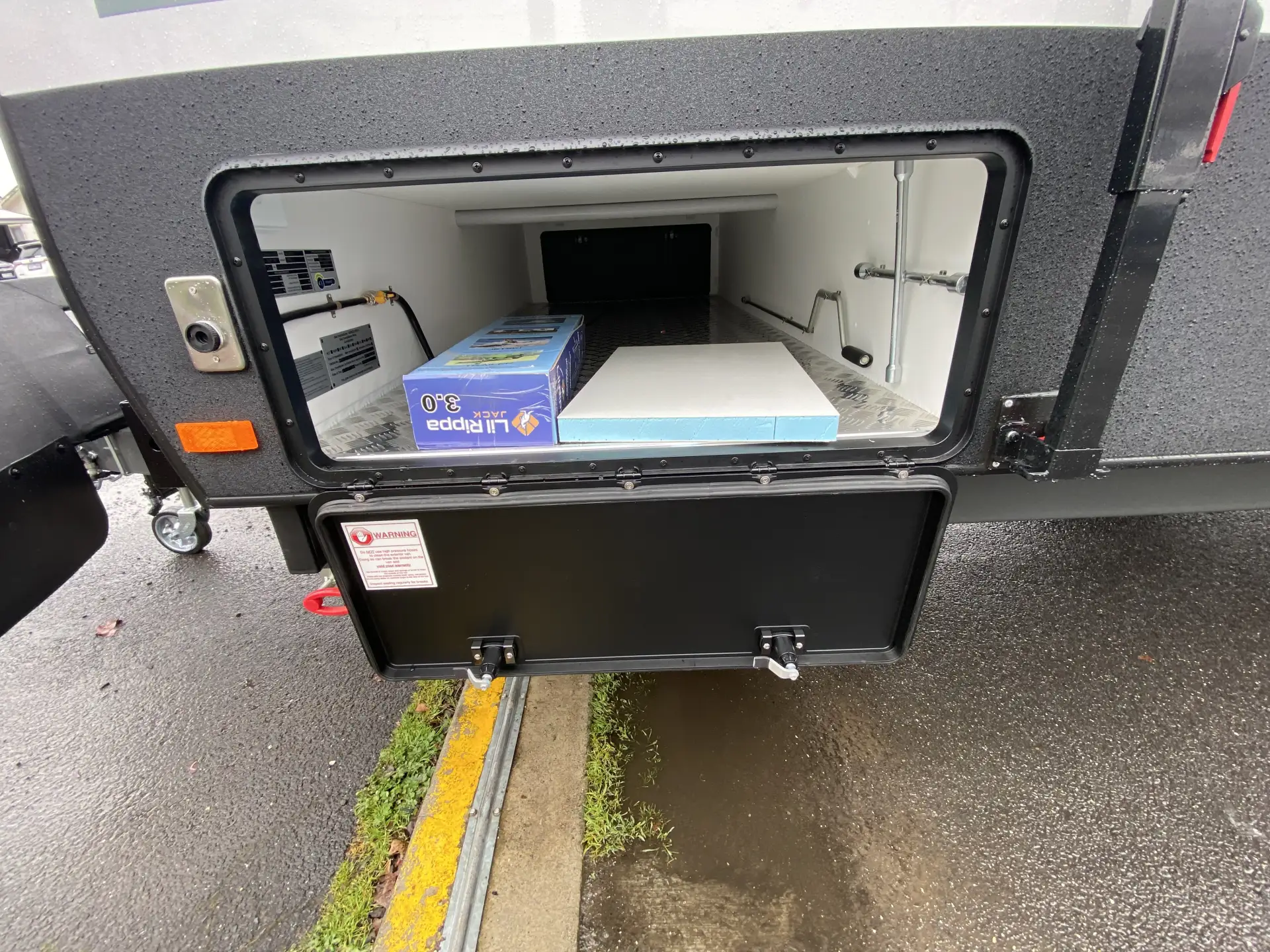 18 Series SuperX Caravan Image