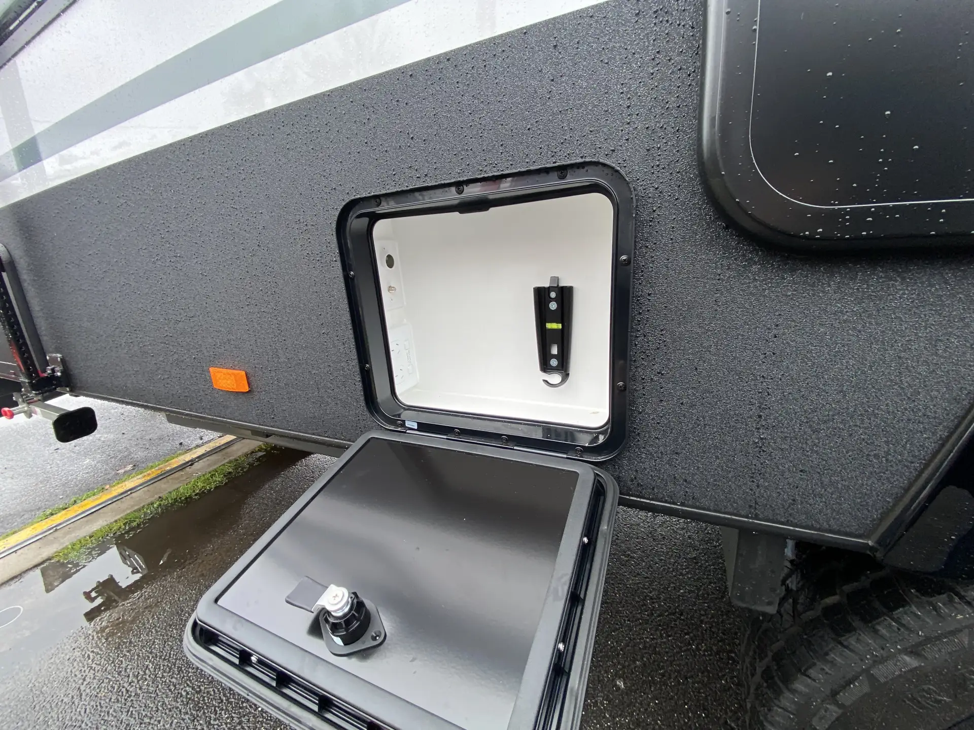 18 Series SuperX Caravan Image