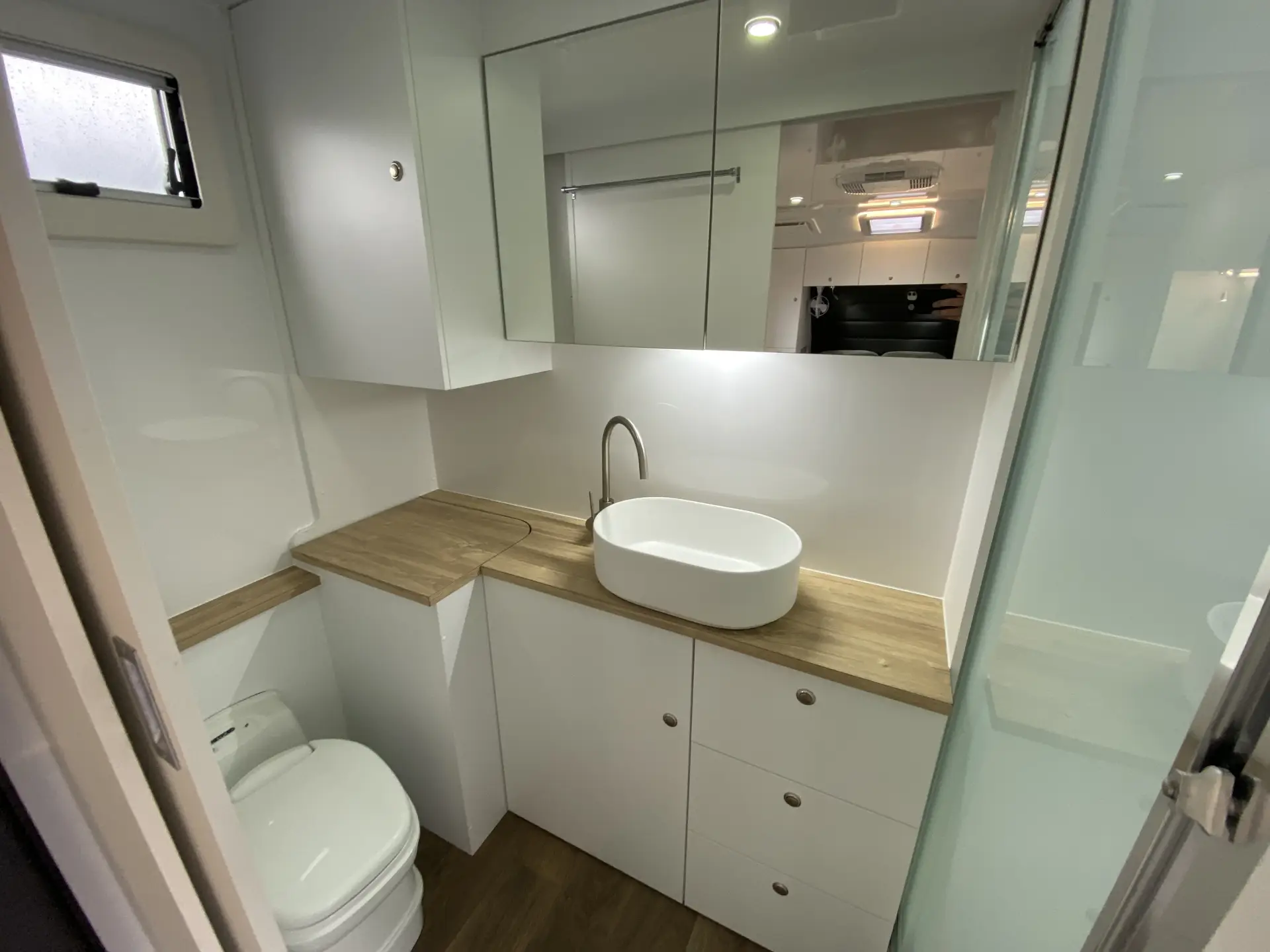 18 Series SuperX Caravan Image