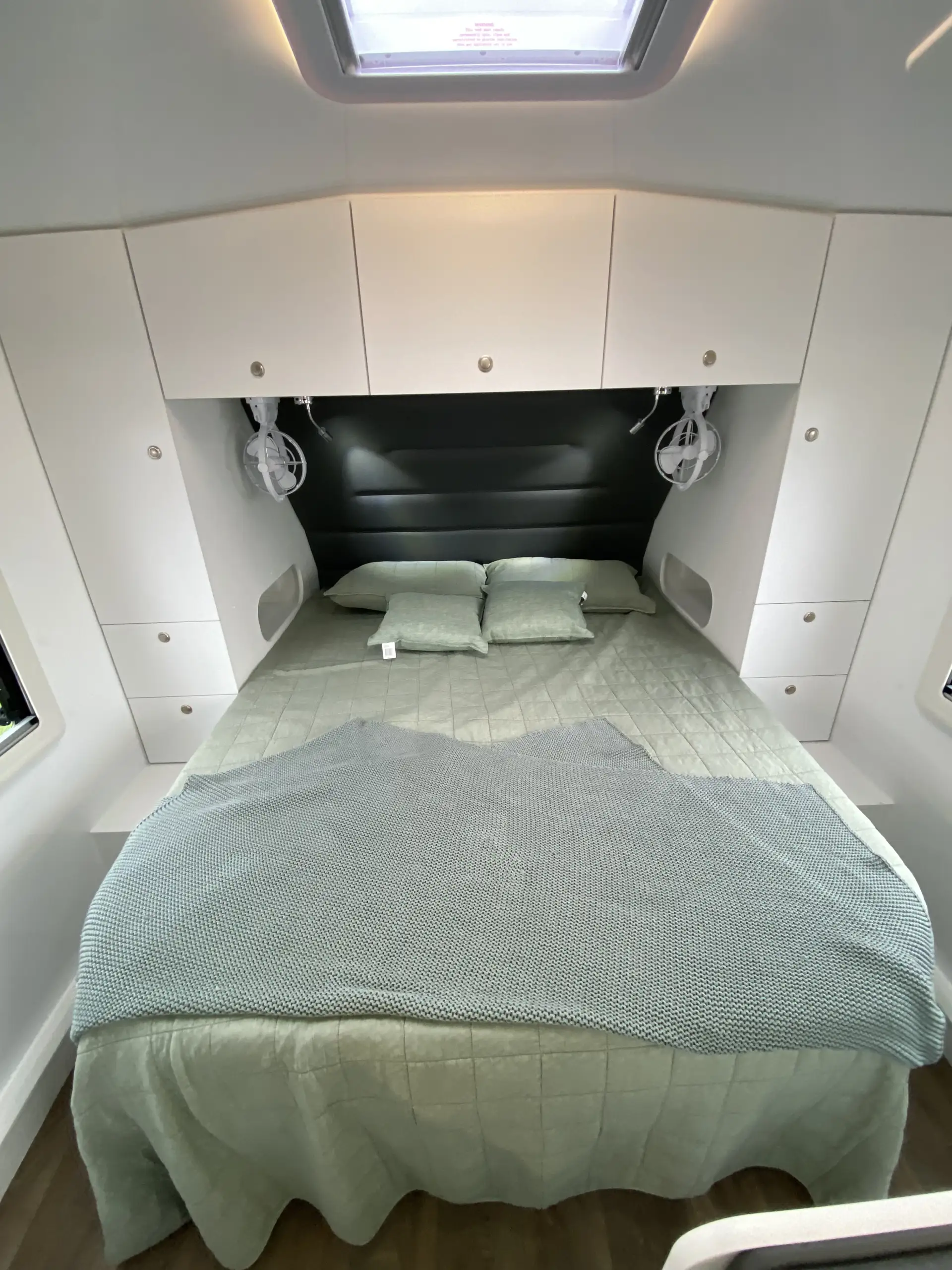 18 Series SuperX Caravan Image