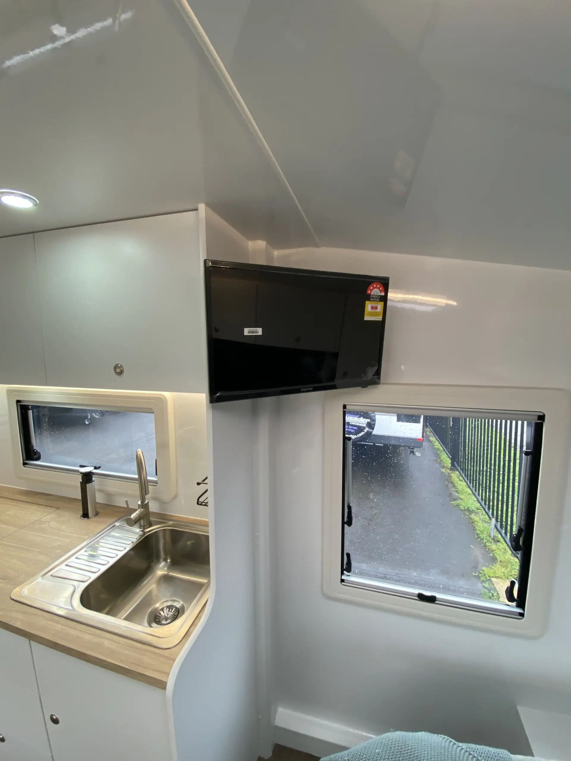 18 Series SuperX Caravan Image
