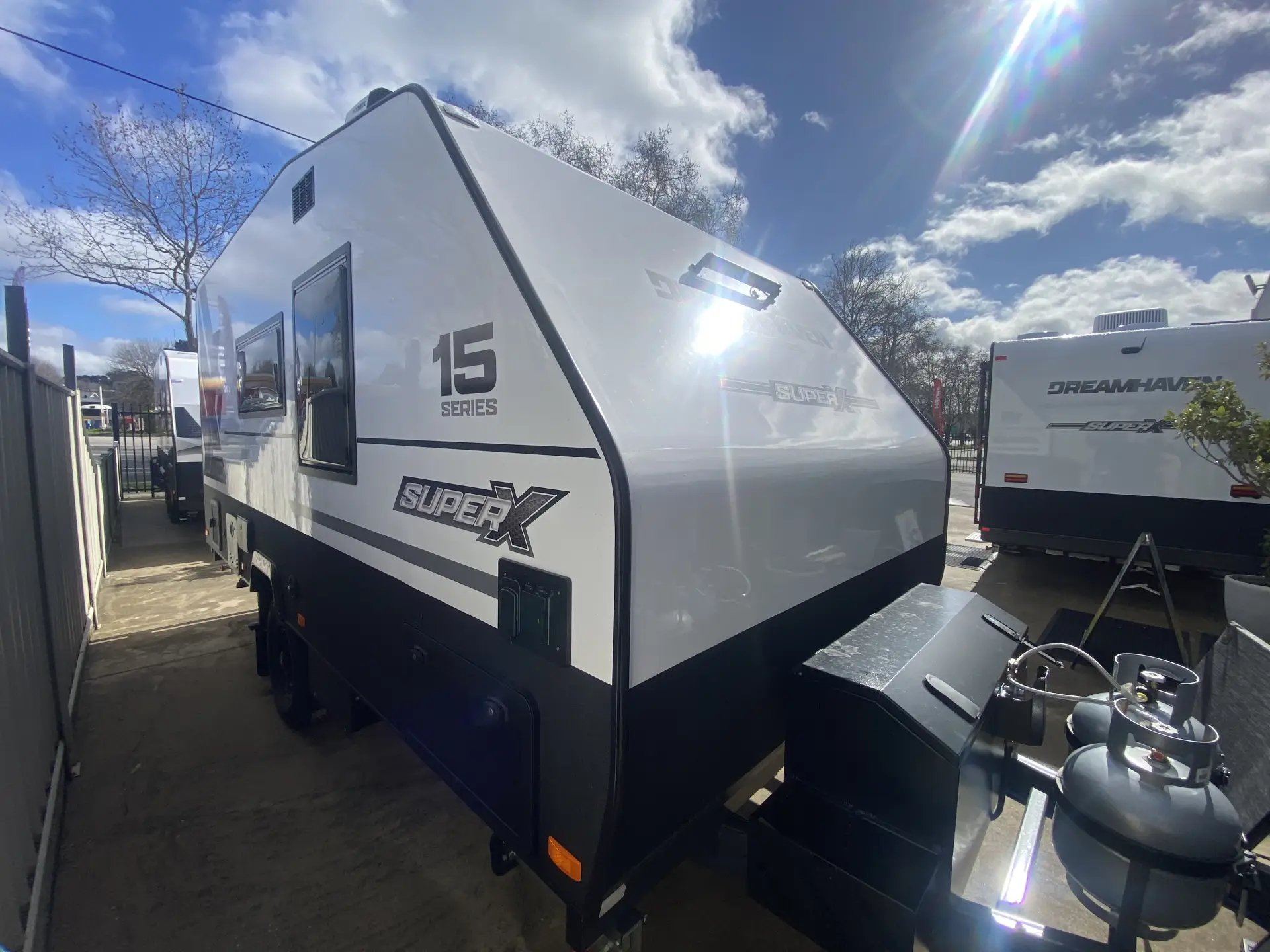 15 Series SuperX Caravan Image