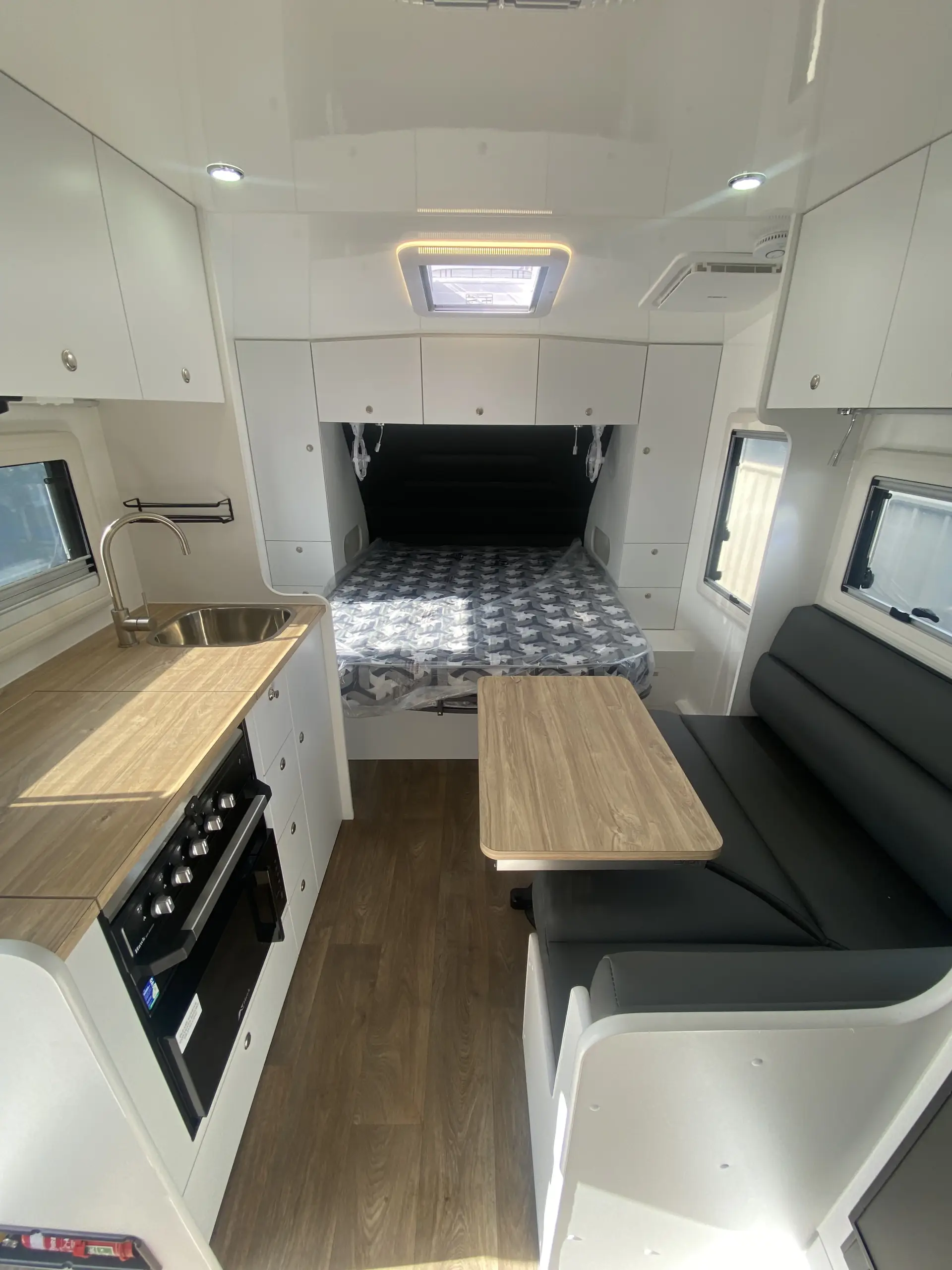15 Series SuperX Caravan Image