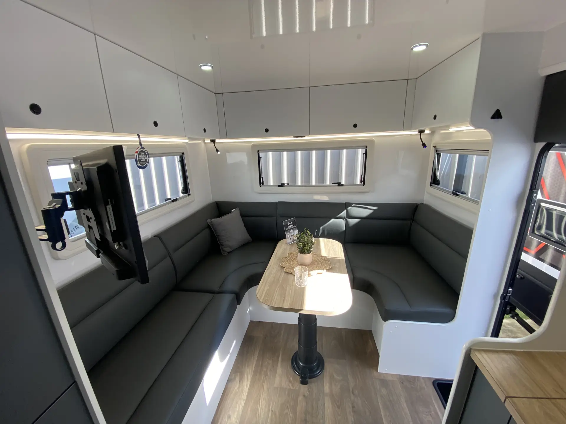 22 Series SuperX Caravan Image