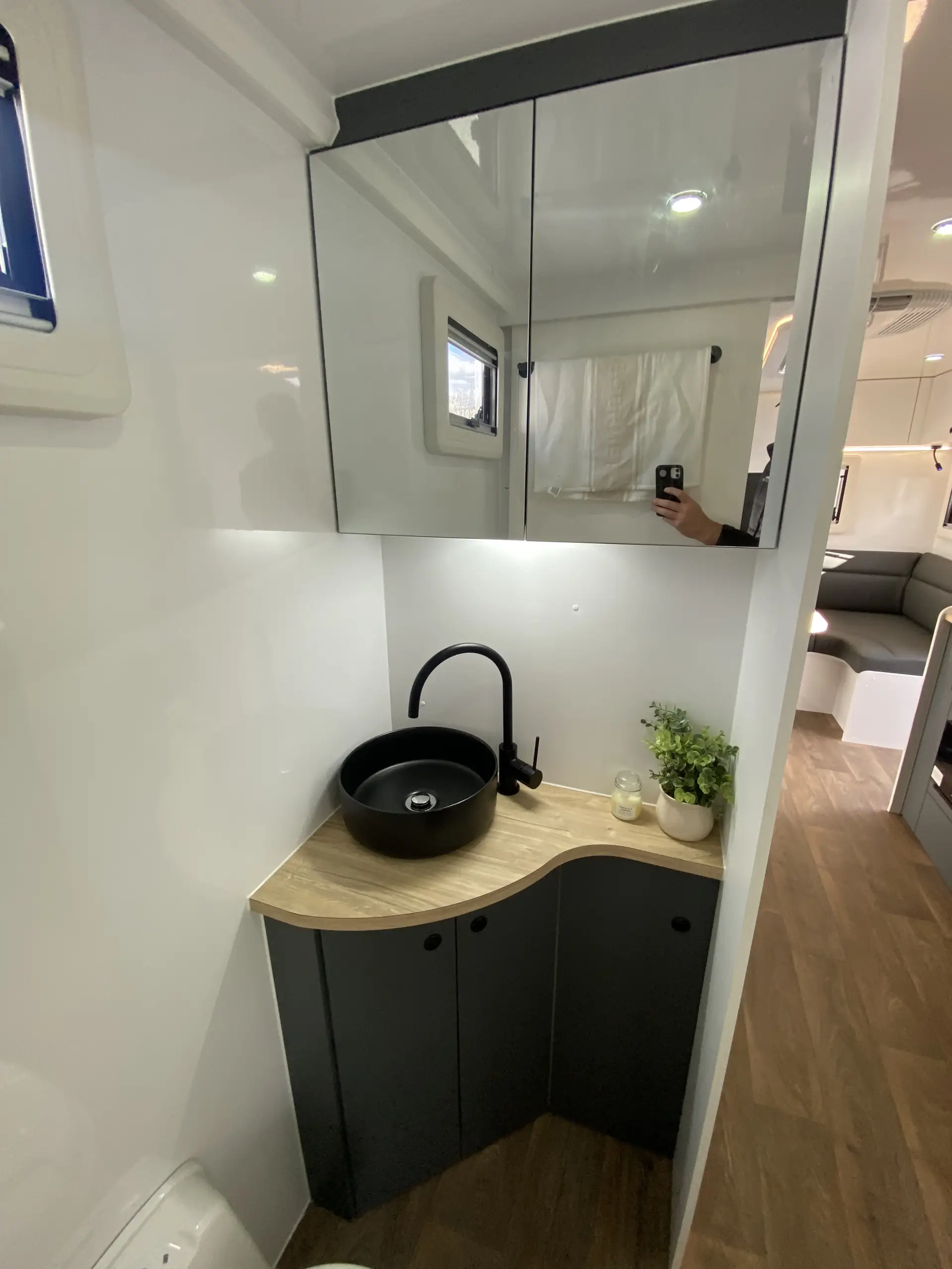 22 Series SuperX Caravan Image
