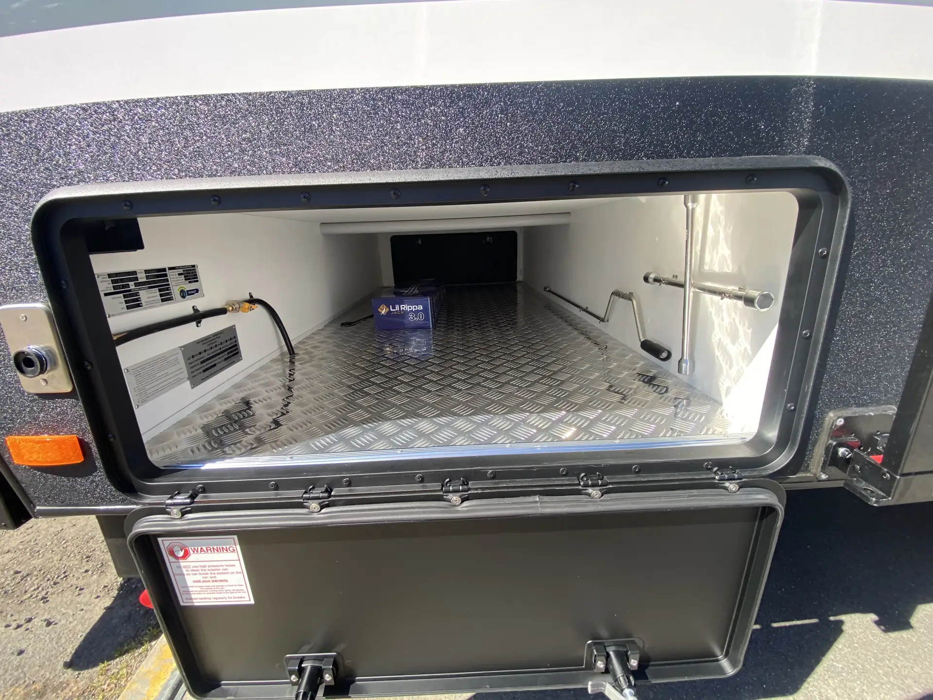 19 Series SuperX Caravan Image