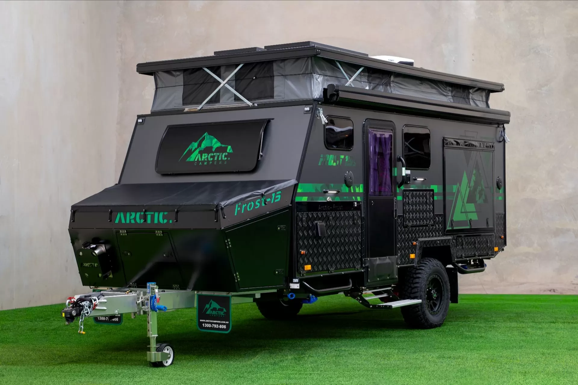 Frost 15 S with its pop-top roof raised