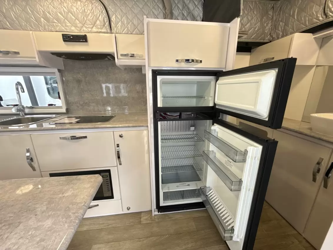 USED 2023 SNOWY RIVER SRP19