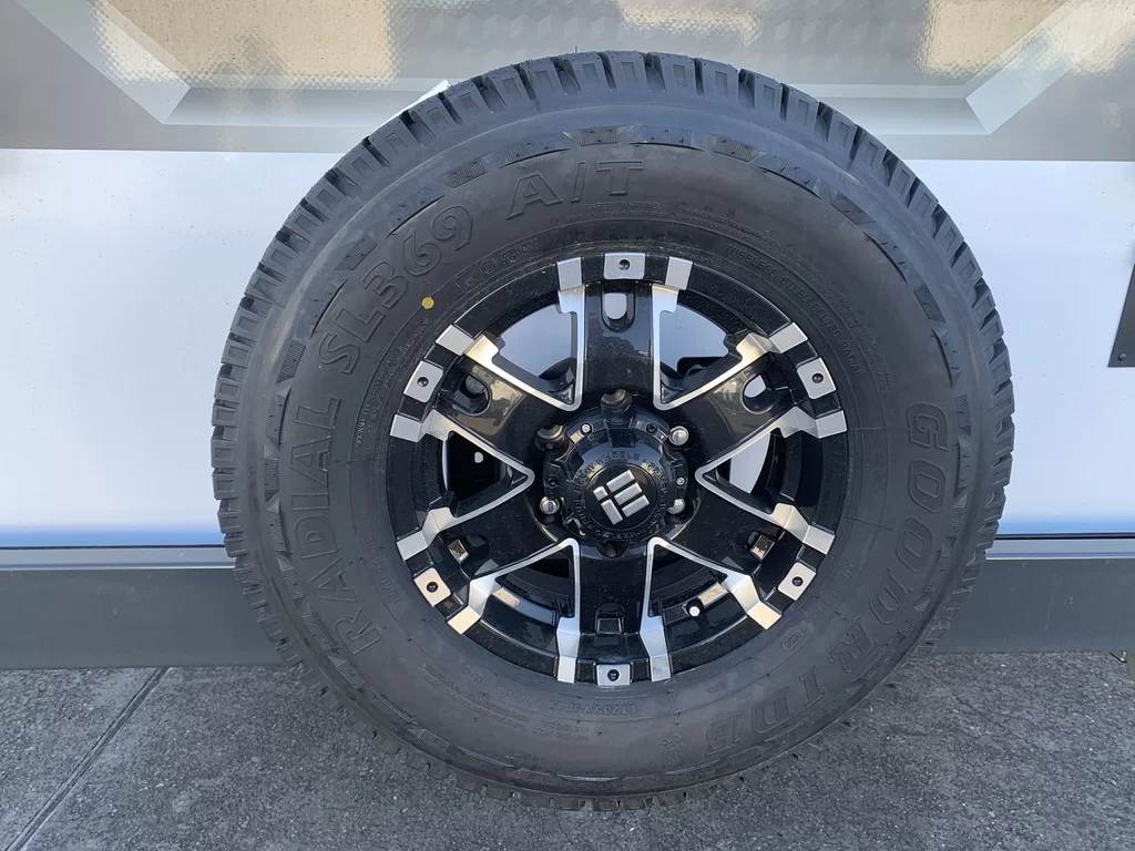 NEW 2025 CRUSADER MUSKETEER EMPRESS caravan