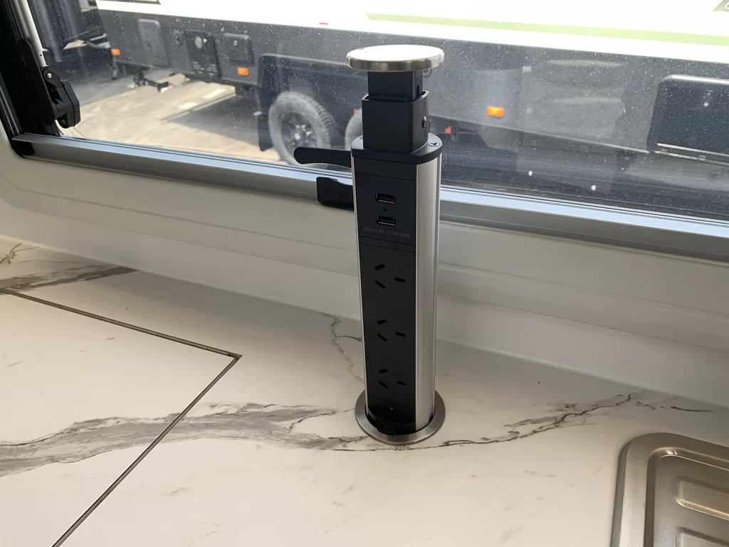 NEW 2025 DREAMHAVEN 18 SERIES SUPER X caravan