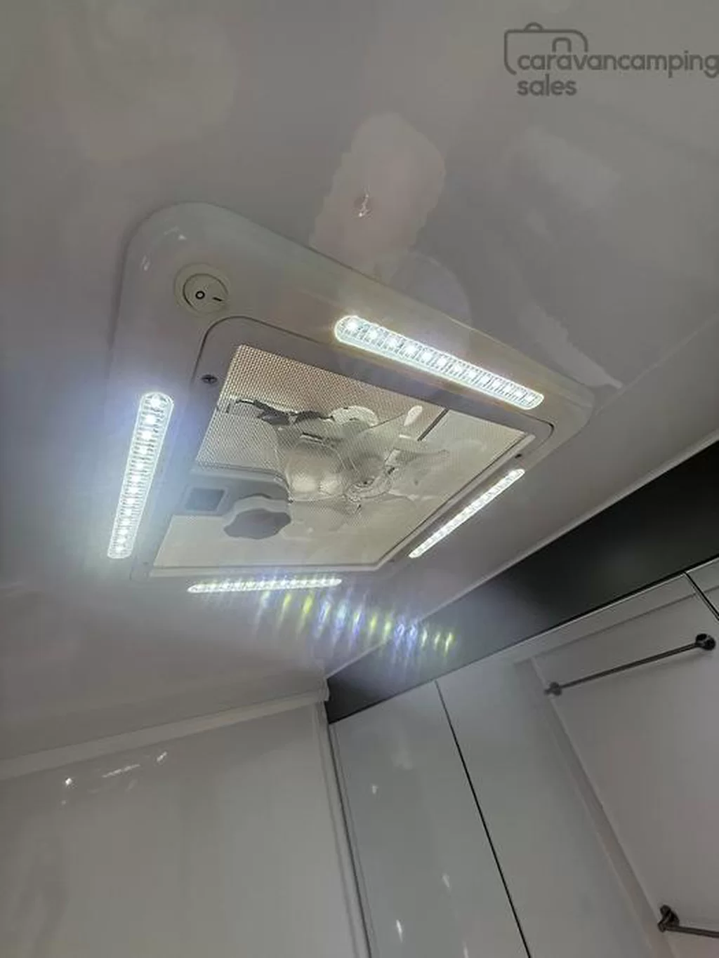 NEW 2025 CRUSADER MUSKATEER ARAMIS caravan