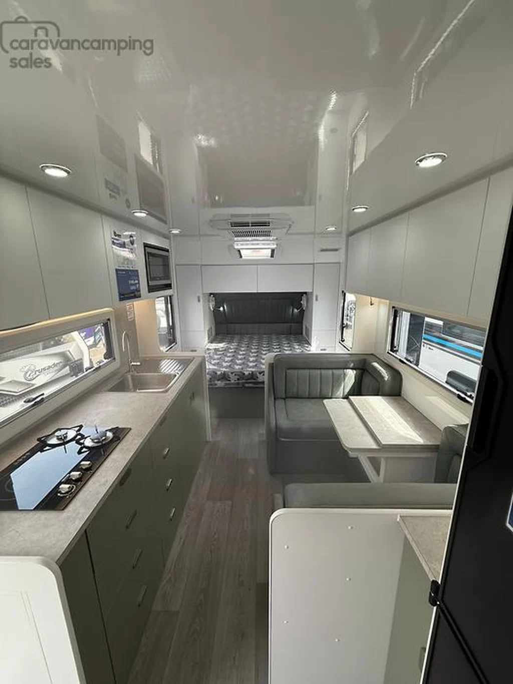 NEW 2025 CRUSADER MUSKATEER ARAMIS caravan