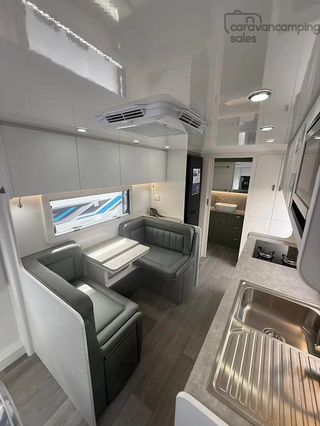 NEW 2025 CRUSADER MUSKATEER ARAMIS caravan