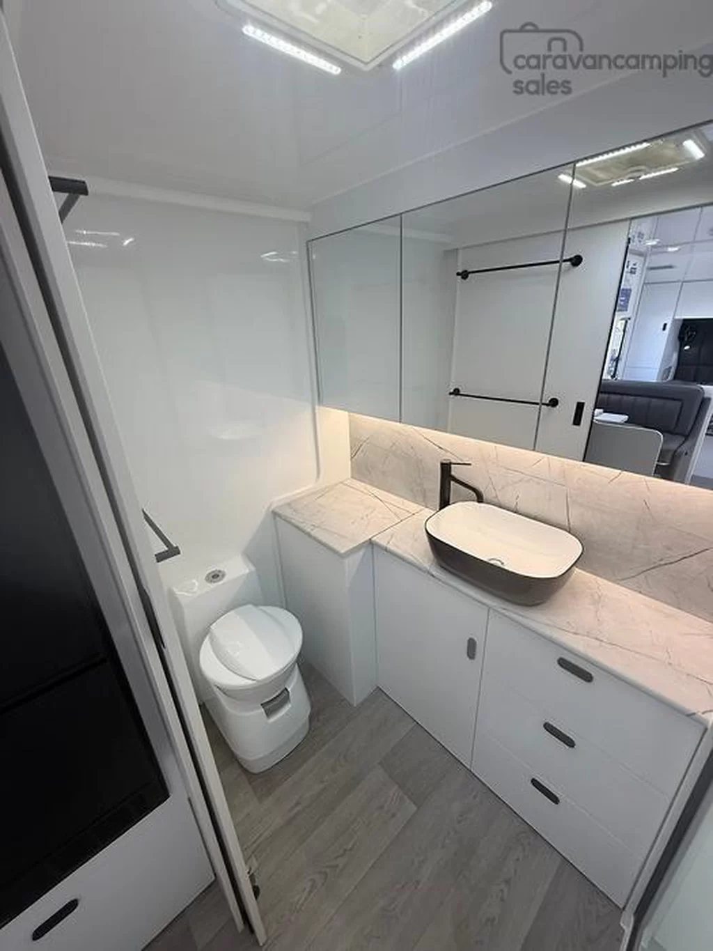 NEW 2025 CRUSADER MUSKETEER CENTAUR caravan