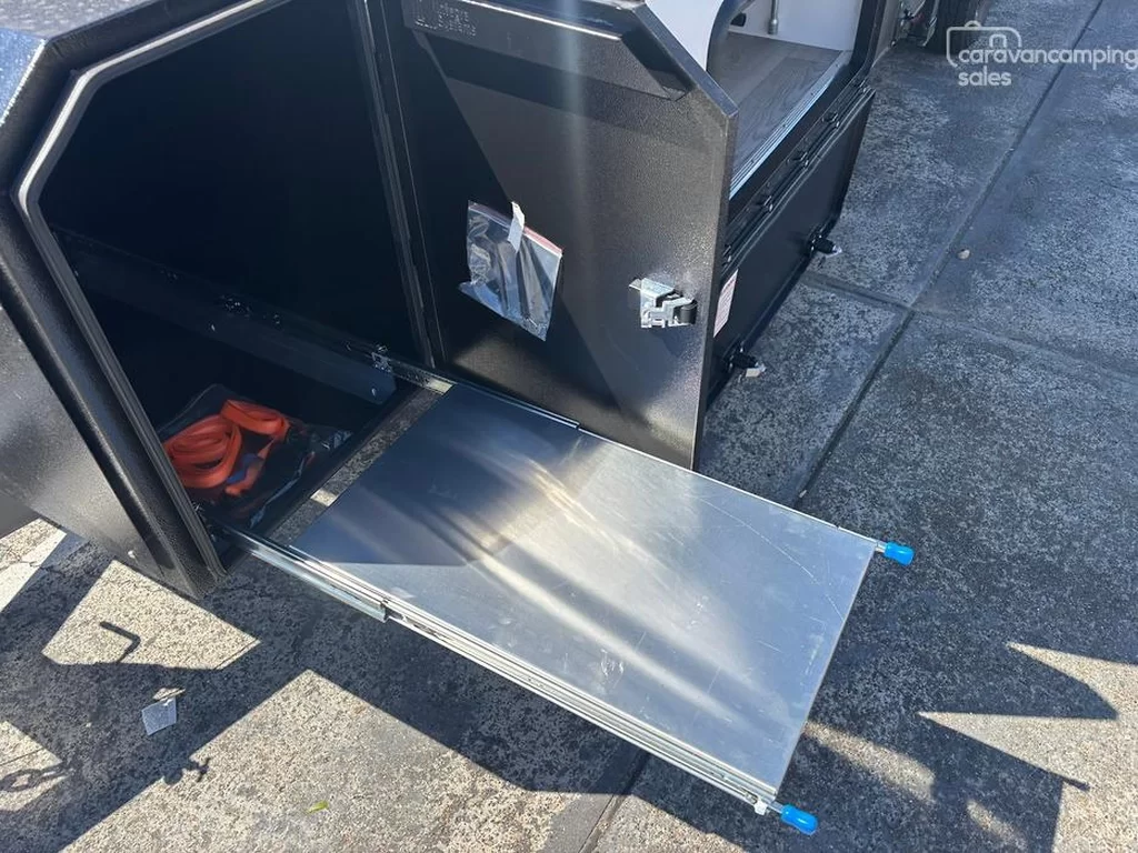 NEW 2025 CRUSADER MUSKETEER EMPRESS caravan