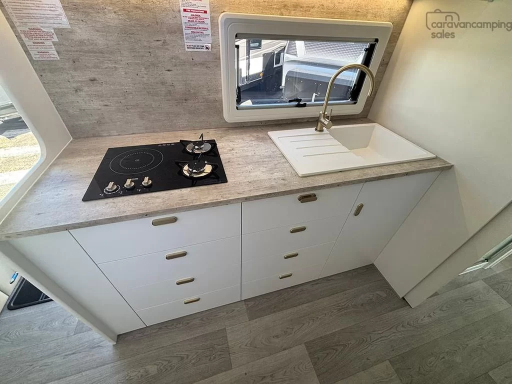 NEW 2025 CRUSADER MUSKETEER EMPRESS caravan