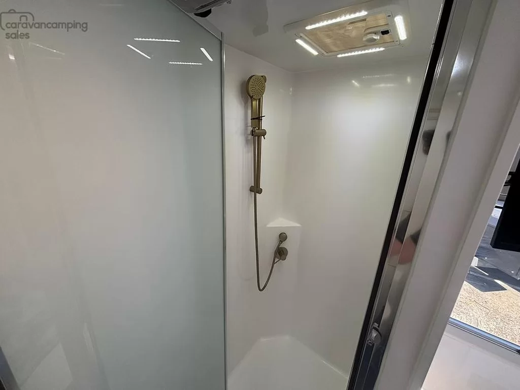 NEW 2025 CRUSADER MUSKETEER EMPRESS caravan