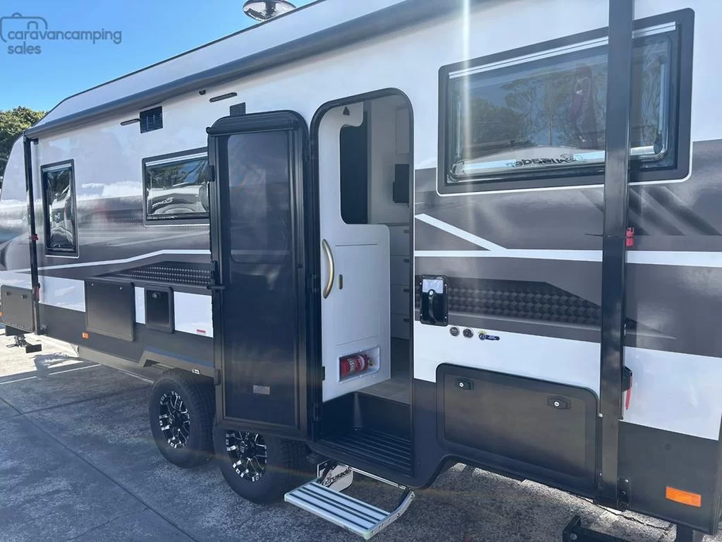 NEW 2025 CRUSADER MUSKETEER EMPRESS caravan