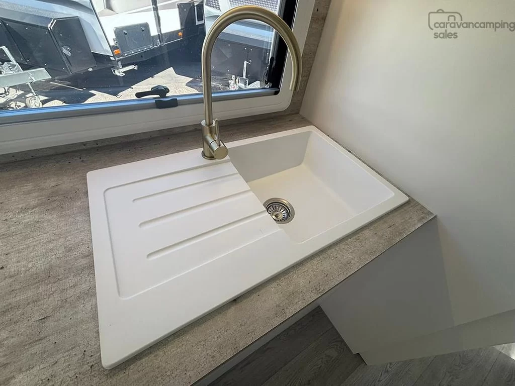 NEW 2025 CRUSADER MUSKETEER EMPRESS caravan