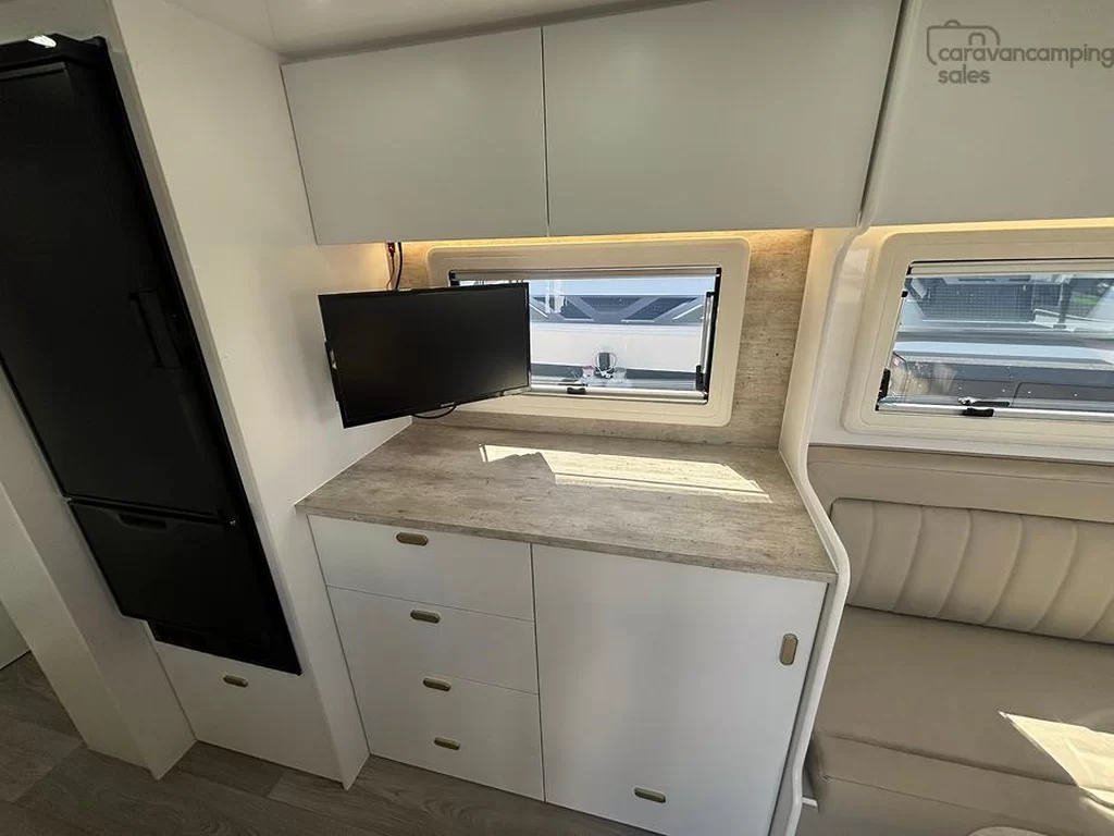 NEW 2025 CRUSADER MUSKETEER EMPRESS caravan