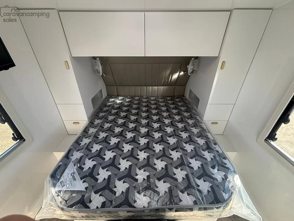 NEW 2025 CRUSADER MUSKETEER EMPRESS caravan