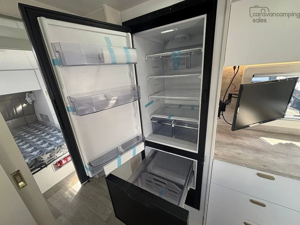 NEW 2025 CRUSADER MUSKETEER EMPRESS caravan