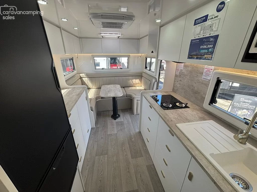 NEW 2025 CRUSADER MUSKETEER EMPRESS caravan