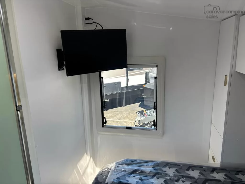 NEW 2025 CRUSADER MUSKETEER EMPRESS caravan