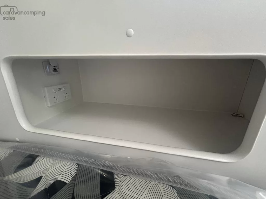 NEW 2025 CRUSADER MUSKETEER EMPRESS caravan