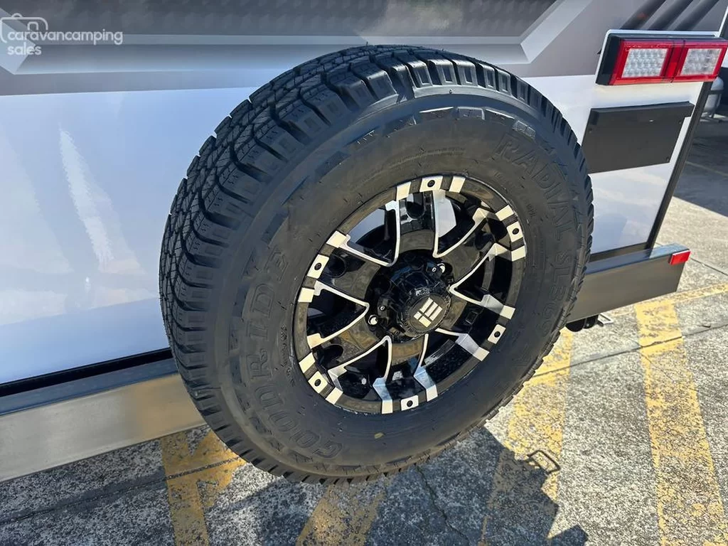 NEW 2025 CRUSADER MUSKETEER EMPRESS caravan