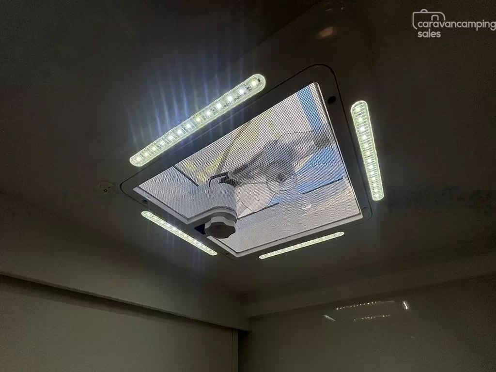 NEW 2025 CRUSADER MUSKETEER EMPRESS caravan