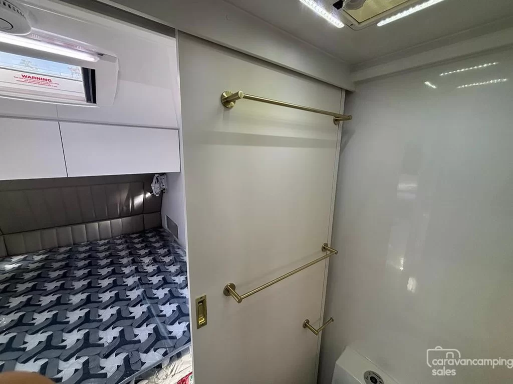 NEW 2025 CRUSADER MUSKETEER EMPRESS caravan