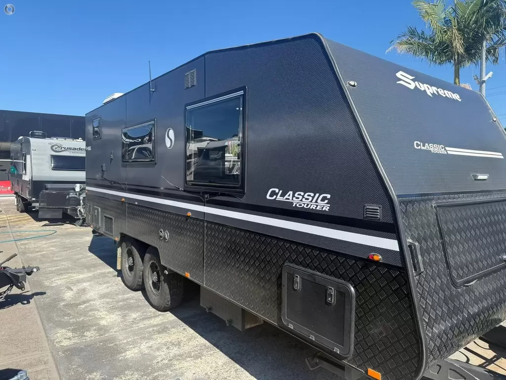 USED 2023 SUPREME CLASSIC