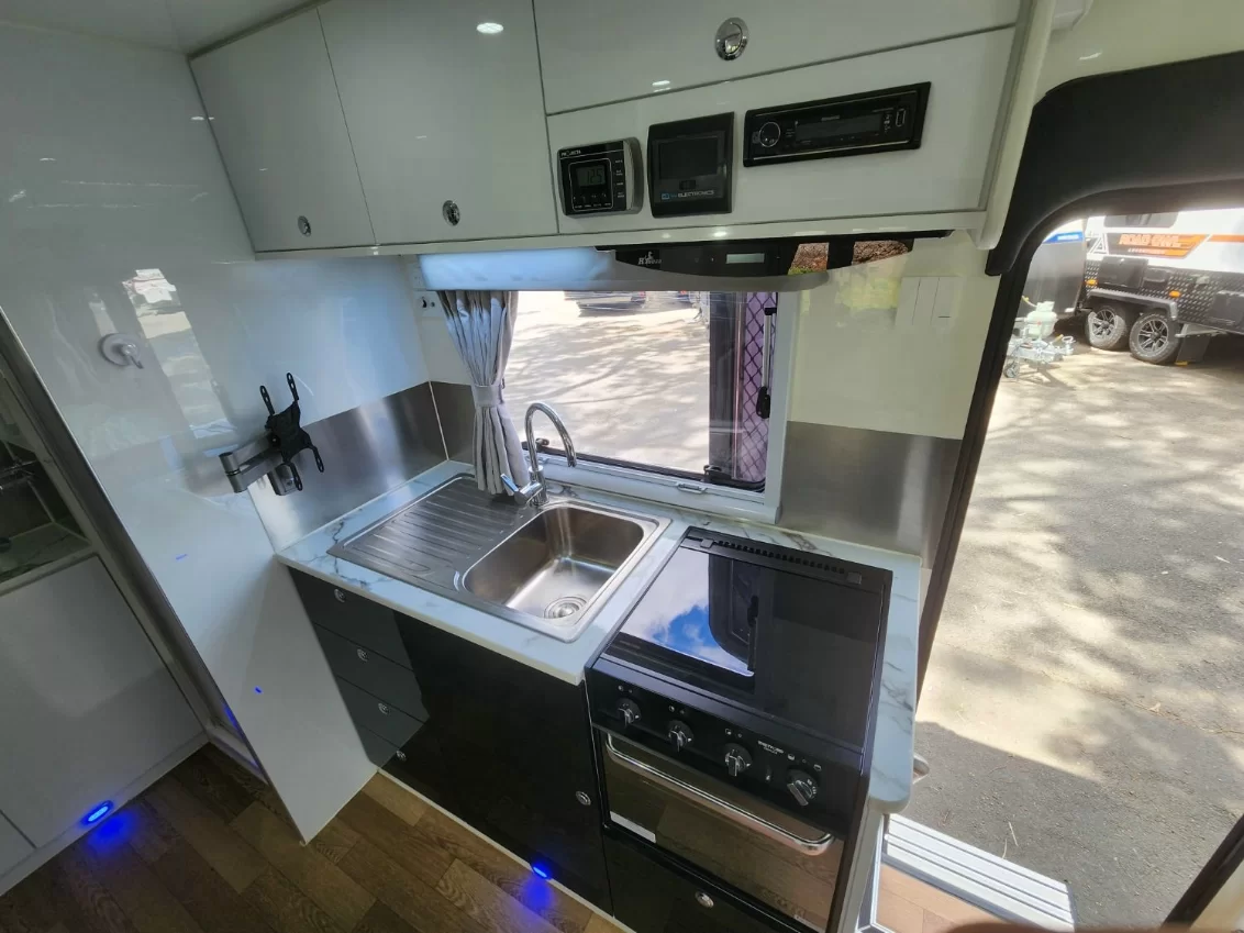 USED 2021 MDC XT16HR caravan