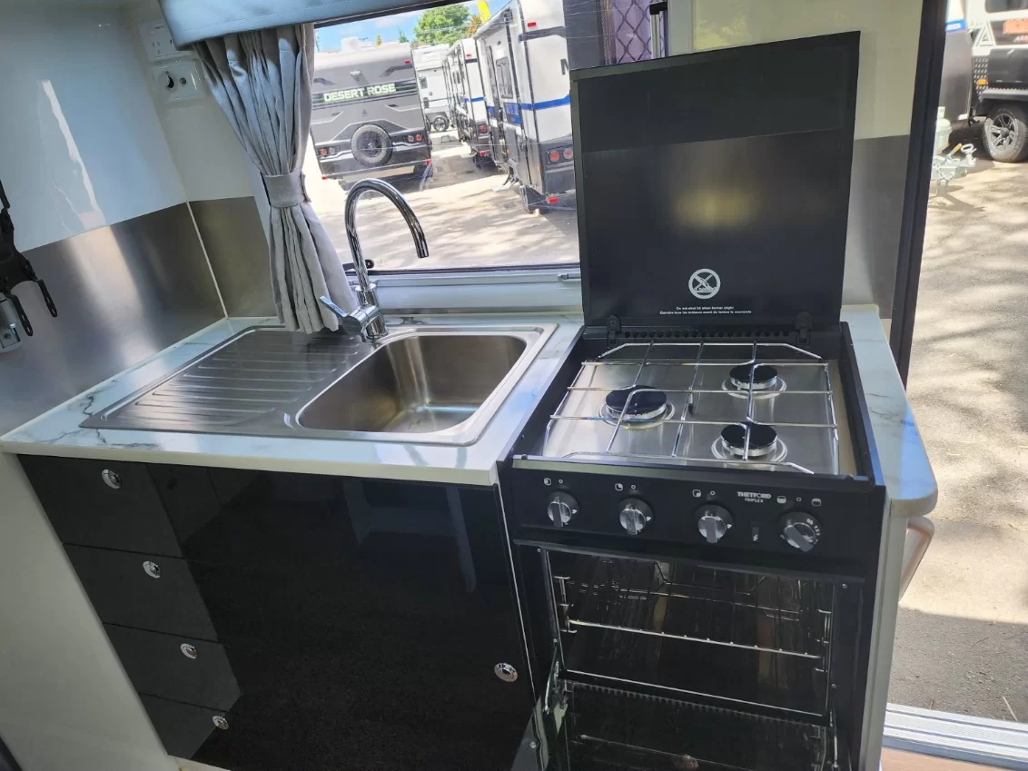 USED 2021 MDC XT16HR caravan