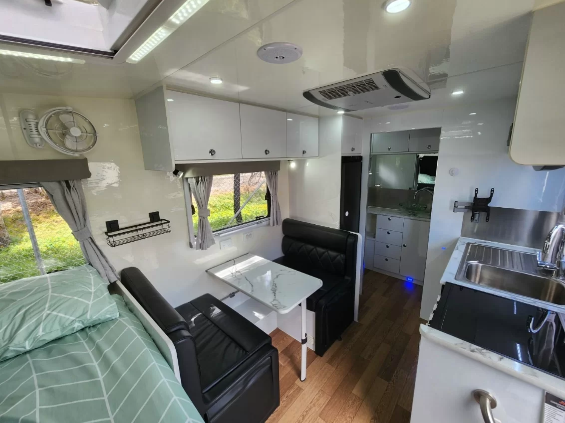 USED 2021 MDC XT16HR caravan