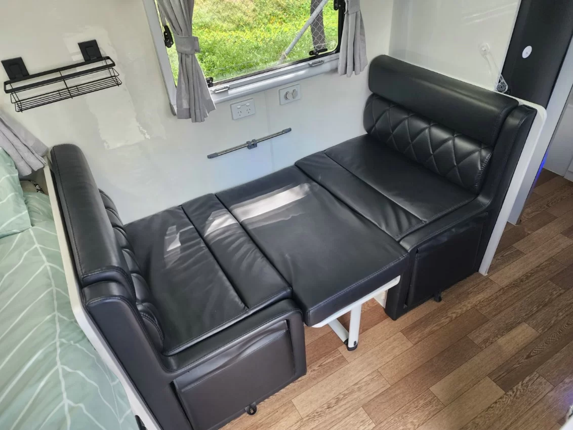 USED 2021 MDC XT16HR caravan