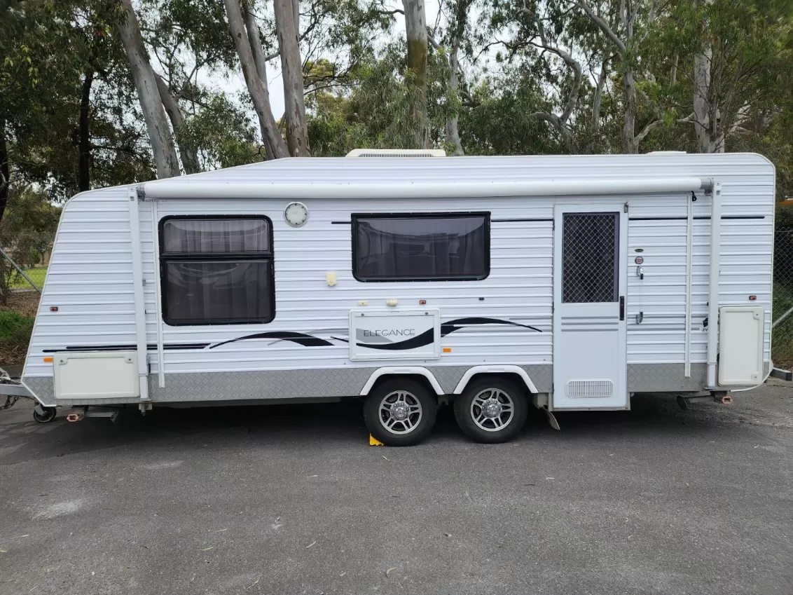 USED 2012 ROMA ELEGANCE caravan