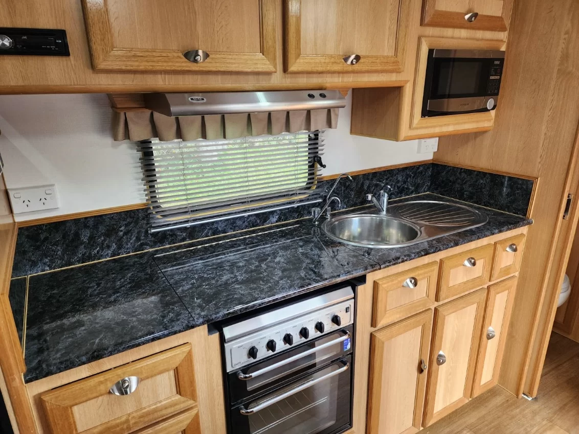 USED 2012 ROMA ELEGANCE caravan