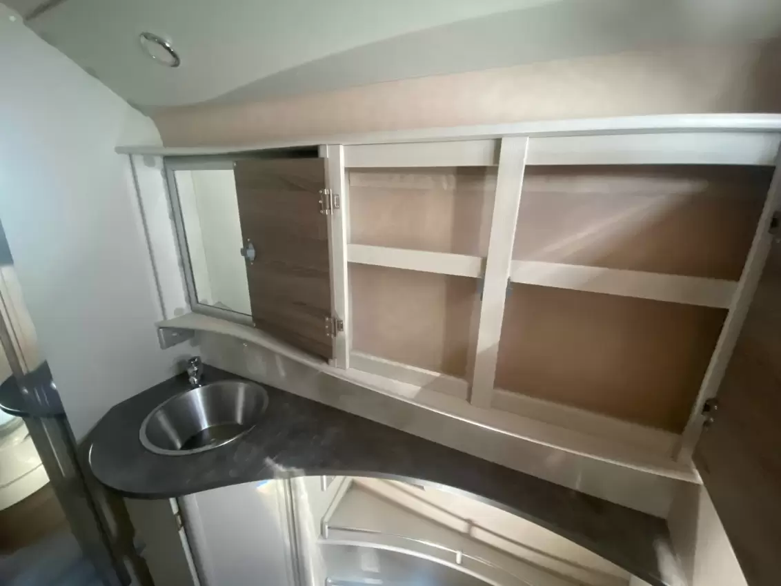 USED 2016 JURGENS LUNAGAZER caravan