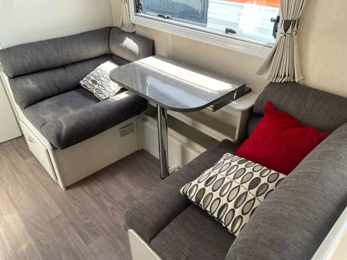 USED 2016 JURGENS LUNAGAZER caravan