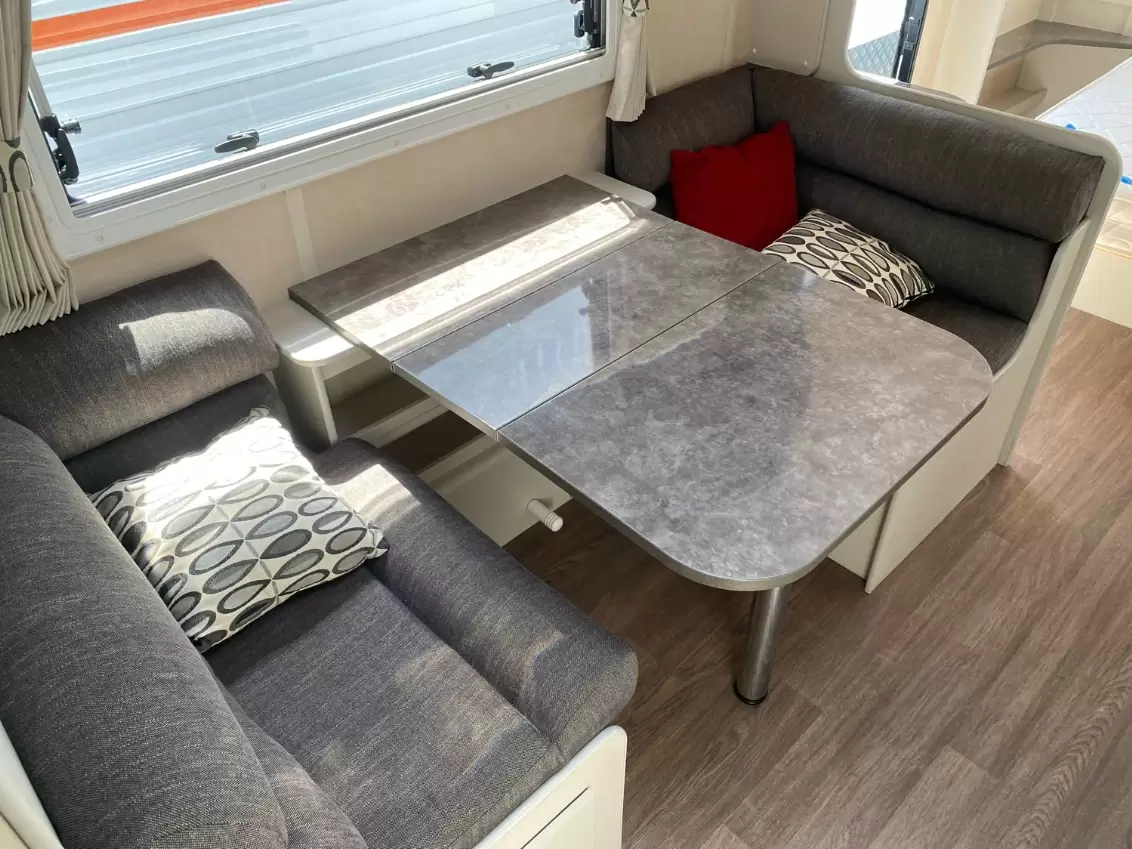 USED 2016 JURGENS LUNAGAZER caravan